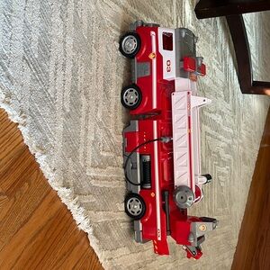 Paw Patrol - Ultimate Rescue Fire Truck w/ Extendable 2 ft. Tall Ladder.